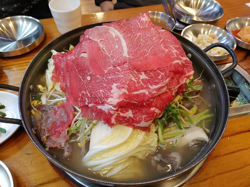 맑은 육수의 샤브샤브
