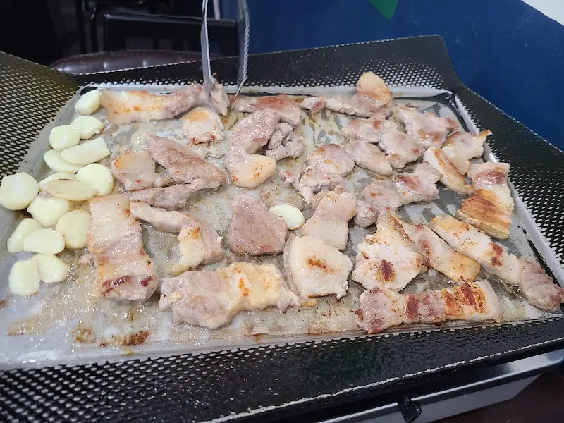 노릇하게 구워진 삼겹살