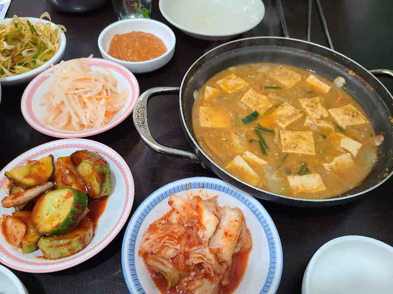 다양한 밑반찬들