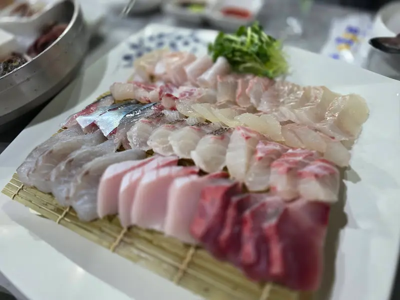 참돔 회 한 접시