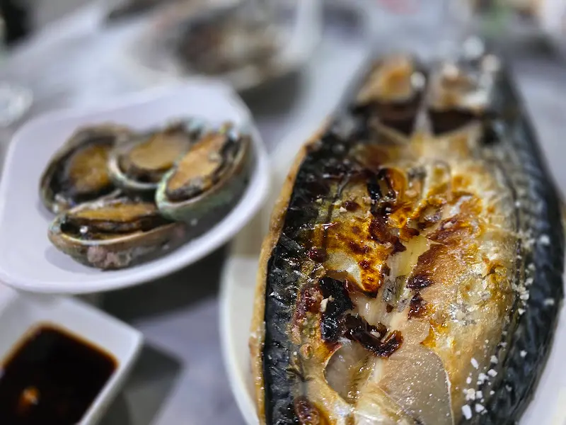 윤기가 흐르는 생선구이