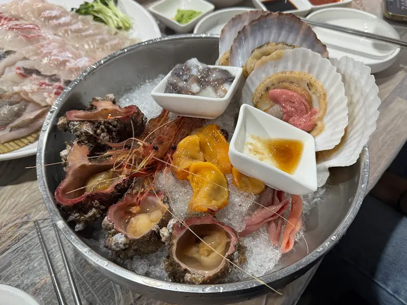 신선한 해산물 모듬 한 상