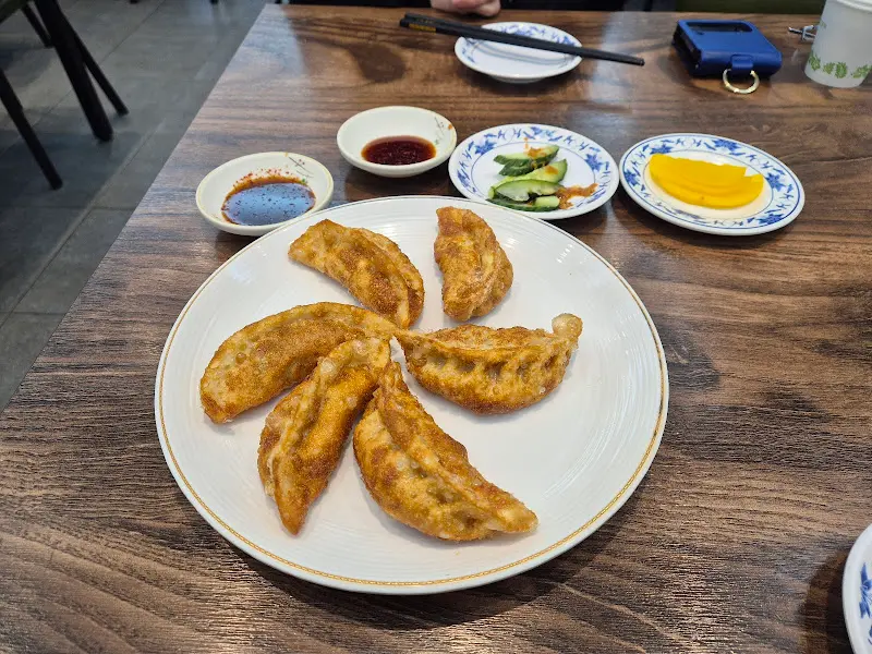 튀김만두와 기본 반찬