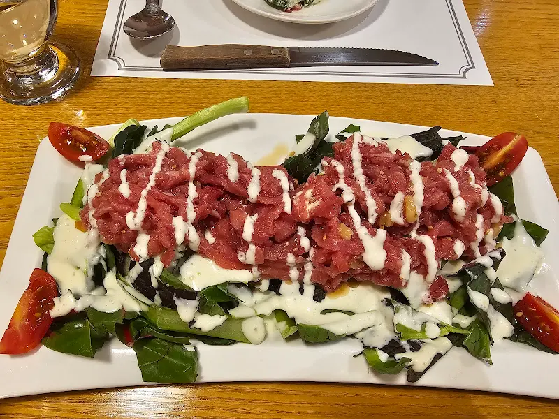 육회 샐러드의 아름다운 모습