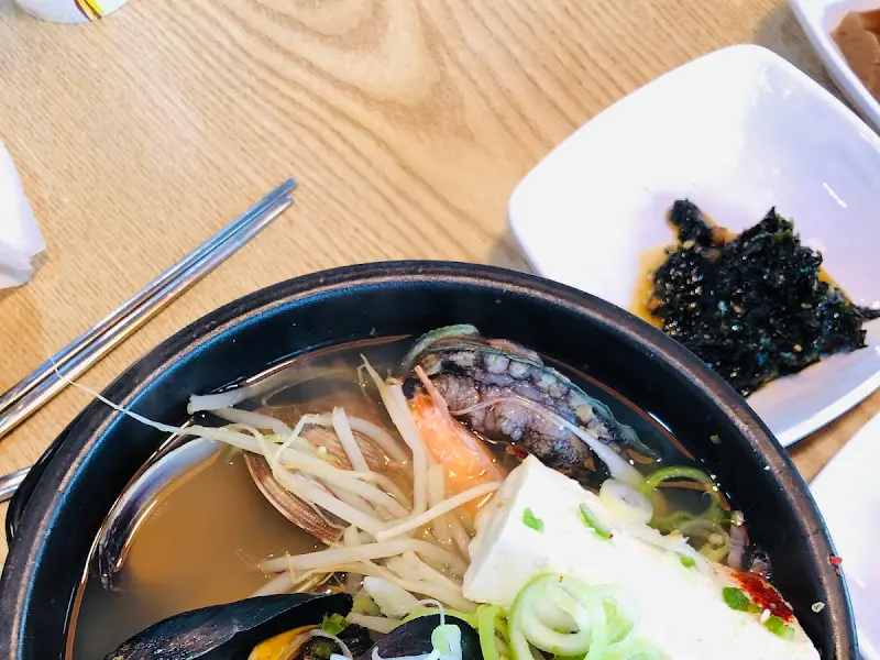 뚝배기 속 전복과 새우