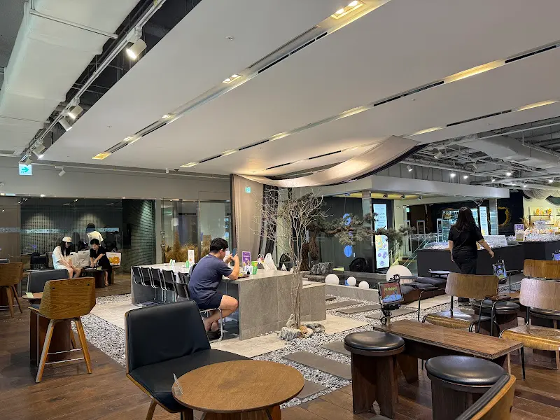 카페 내부 좌석 모습