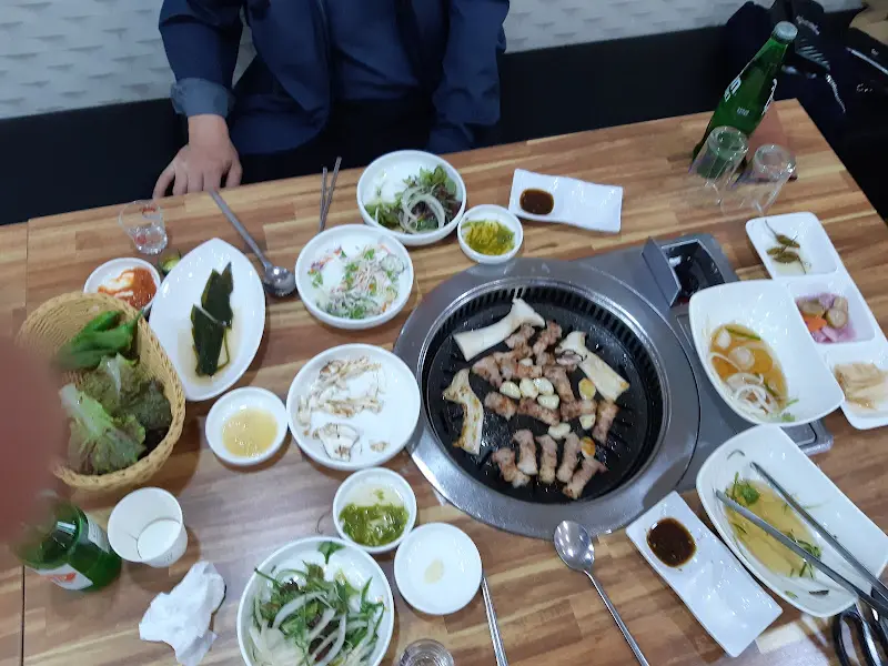 푸짐하게 차려진 상차림