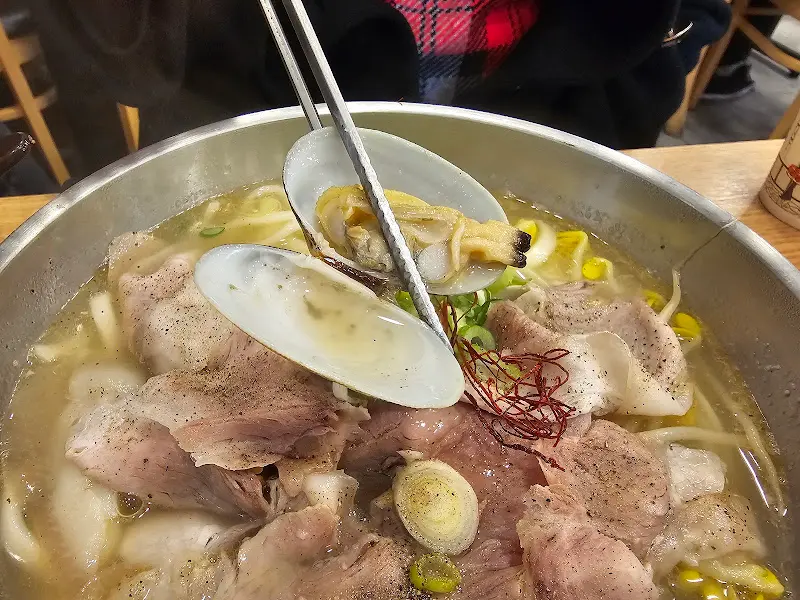 진해장뼈칼국수 바지락돼지곰탕