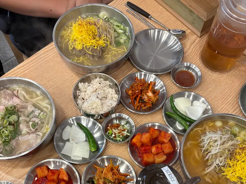 진해장뼈칼국수 내부