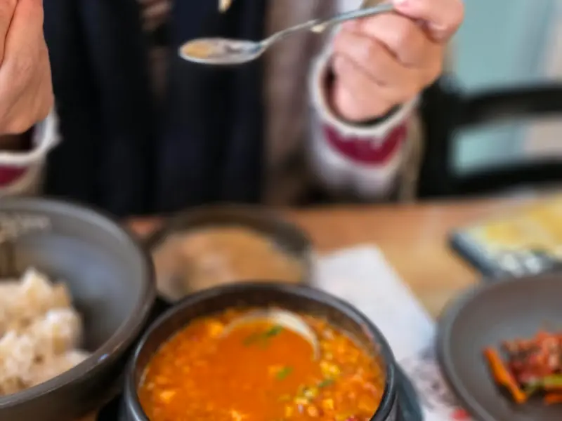 맛있게 비벼진 보리밥