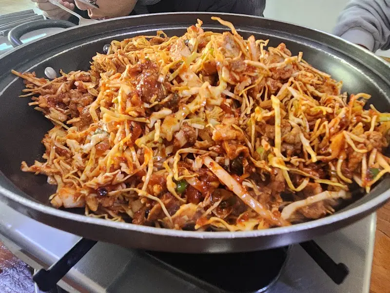 냄비 가득 담긴 고추불고기