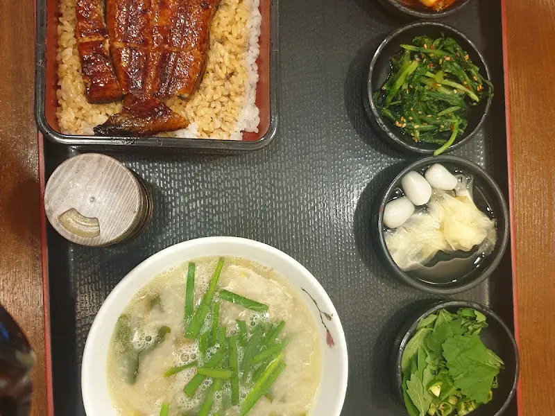 장어덮밥 한 상 차림