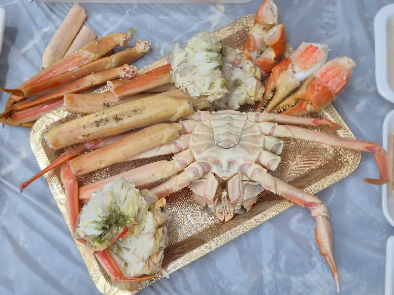 먹기 좋게 손질된 대게