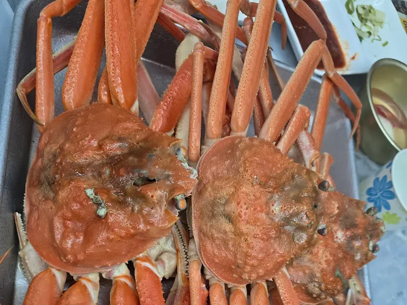 붉은 빛깔의 대게