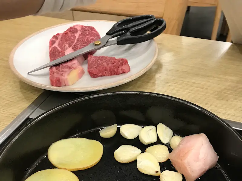 깔끔하게 차려진 밑반찬