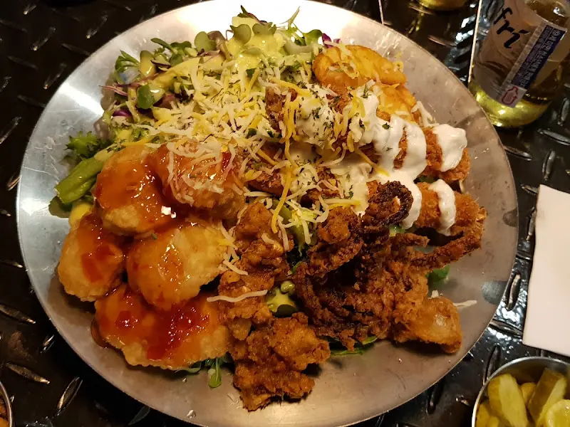 푸짐한 양을 자랑하는 엉클샐러드