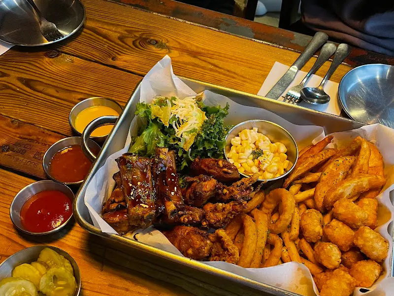 푸짐한 엉클펍의 메뉴