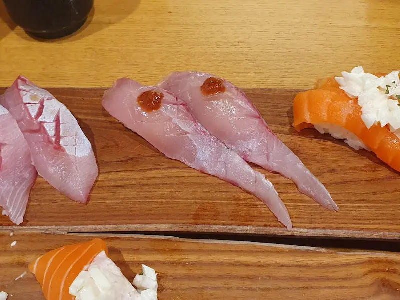 싱싱한 흰살 생선 초밥