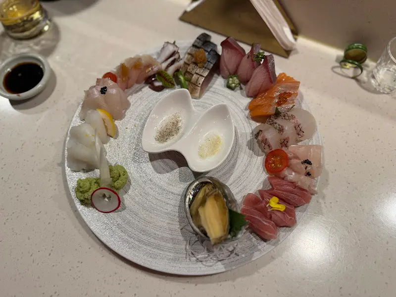 화려한 비주얼의 모듬 사시미