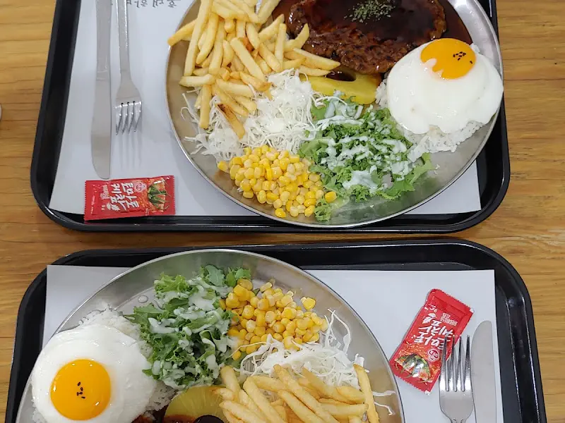 함박스테이크 전체샷