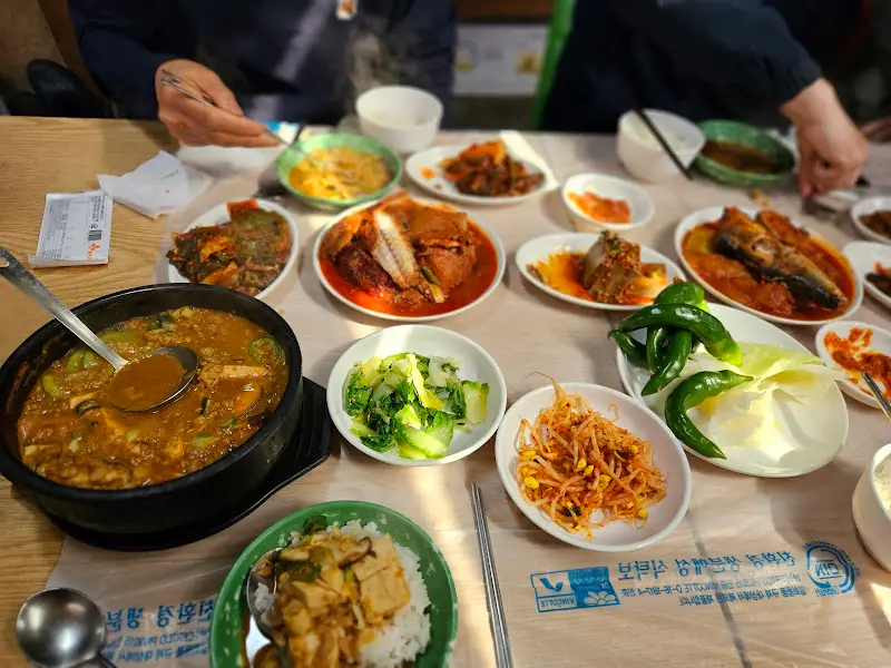 푸짐한 청국장 백반 한 상 차림