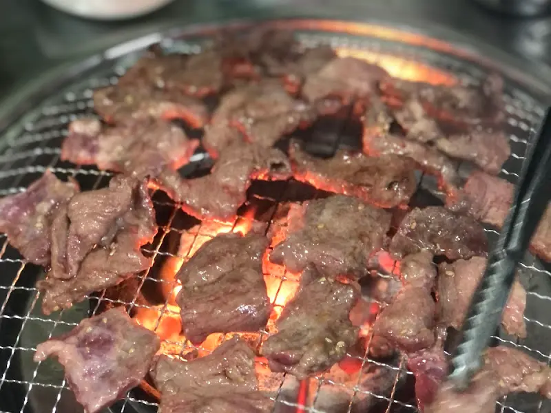 숯불 위에서 익어가는 갈매기살