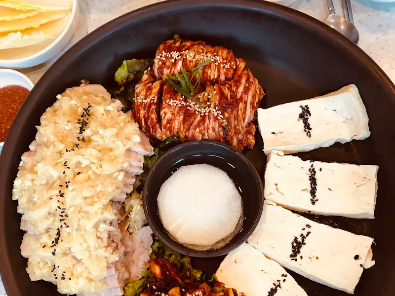 클로즈업된 마늘보쌈