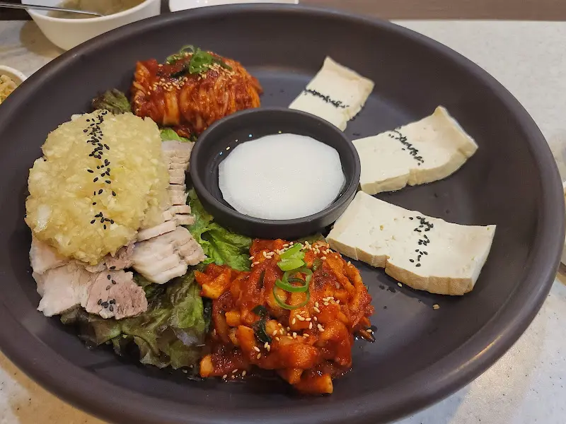 보쌈과 두부, 김치의 완벽한 조합