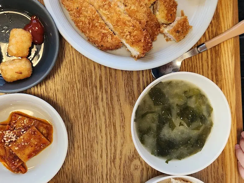 겉바속촉 돈가스 정식