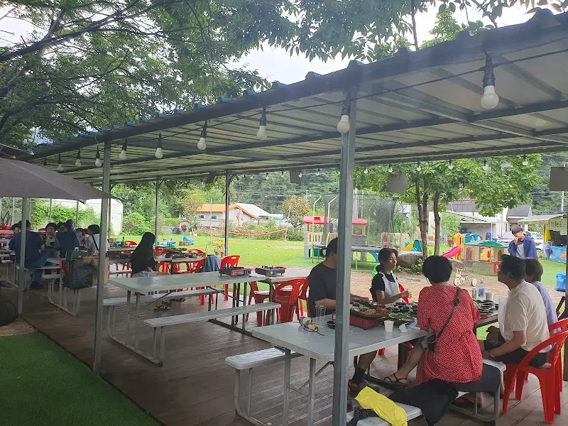 야외 테이블 공간