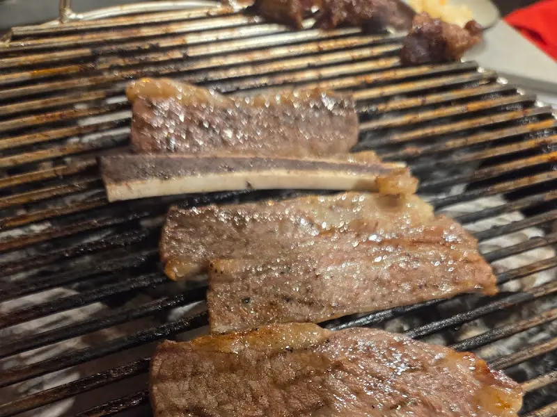 맛있게 구워진 돼지갈비