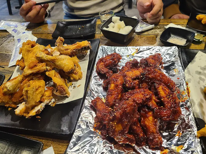 얼큰이, 후라이드, 간장 치킨 한 상