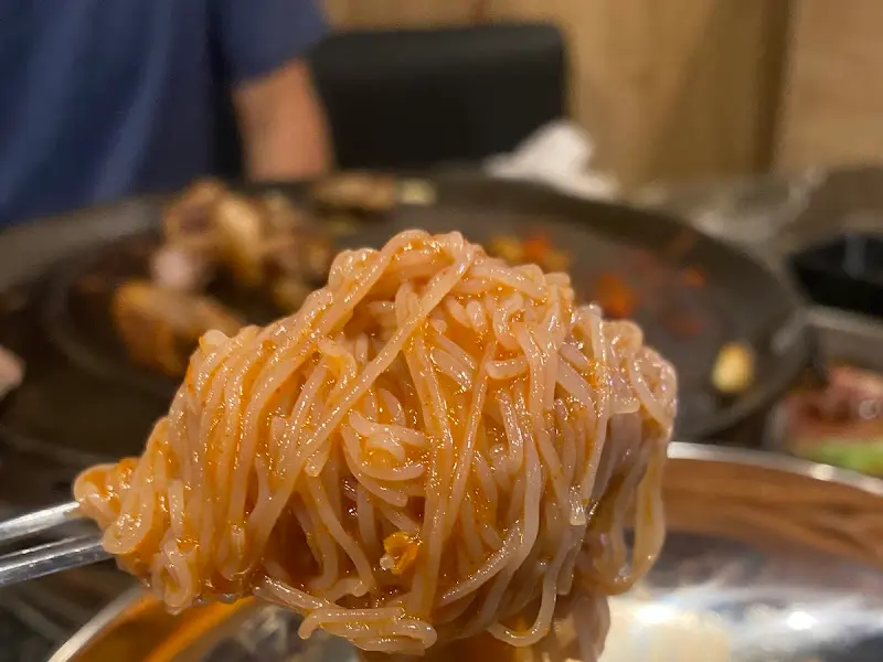 매콤한 비빔냉면