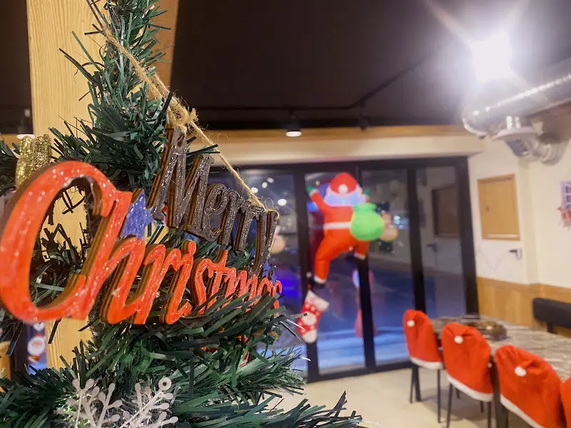 크리스마스 분위기가 물씬 풍기는 봉황가