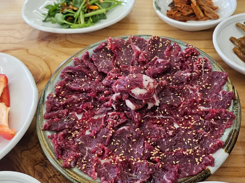 싱싱한 육회 한 접시