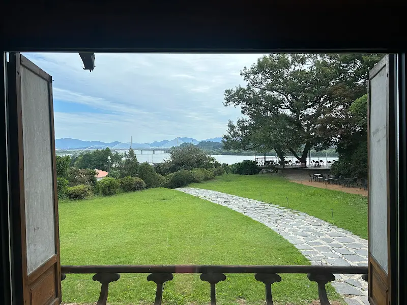 창밖으로 보이는 한강 뷰