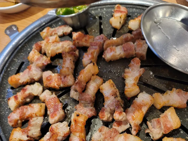 잘 익은 삼겹살 단면