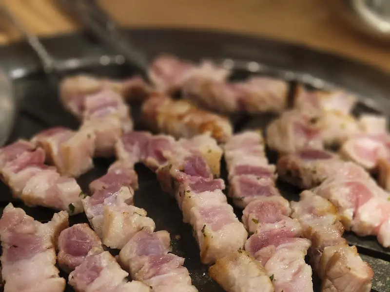 노릇노릇 구워진 삼겹살