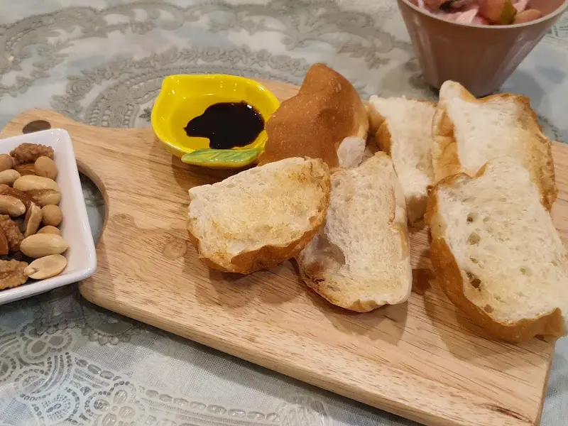식전 빵과 견과류