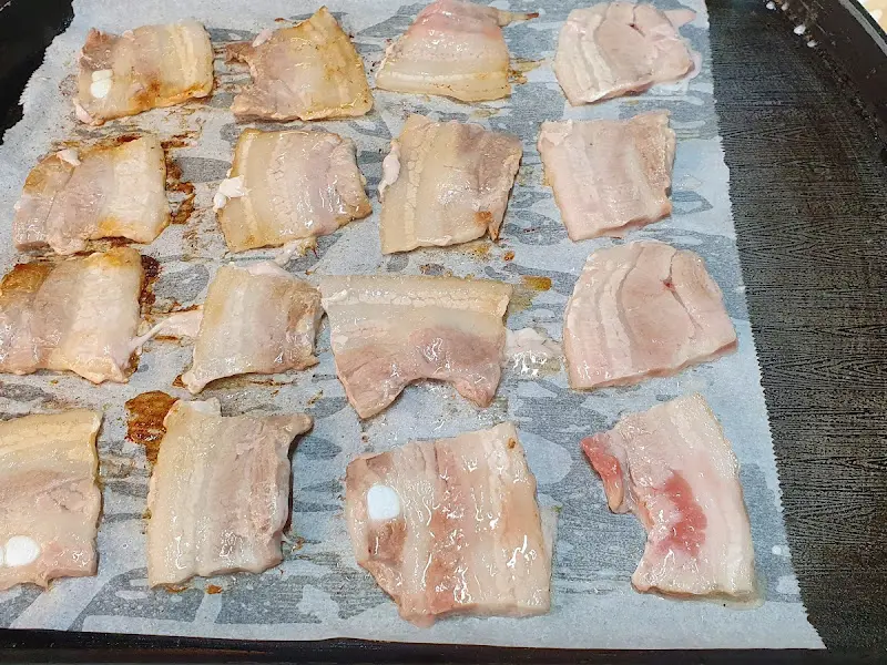 불판 위의 냉삼겹살