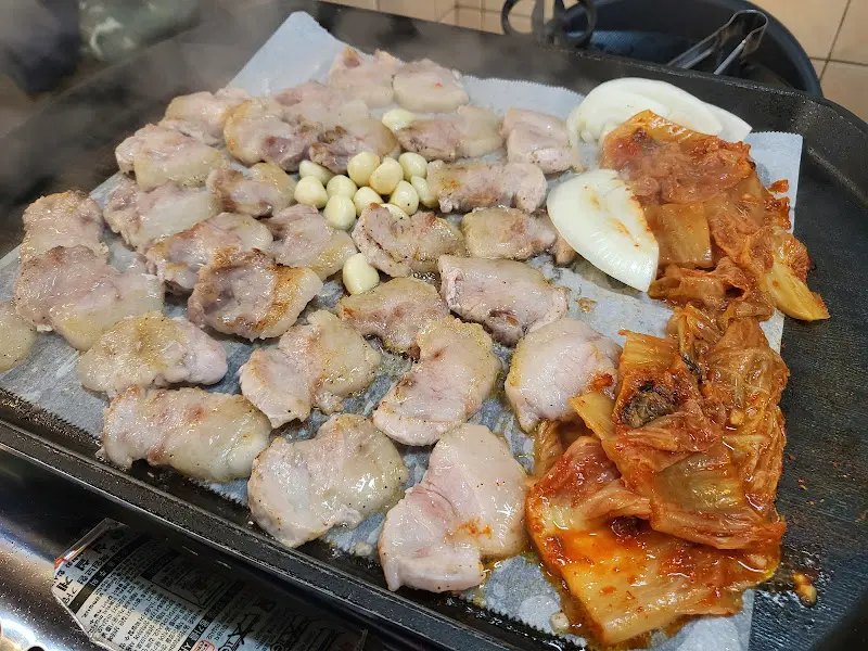 불판 위의 돼지갈비