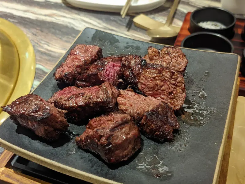 육즙이 살아있는 한우 구이