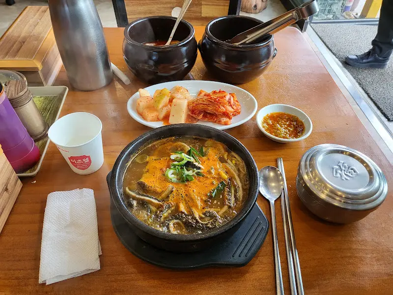 해장국에 밥 말기