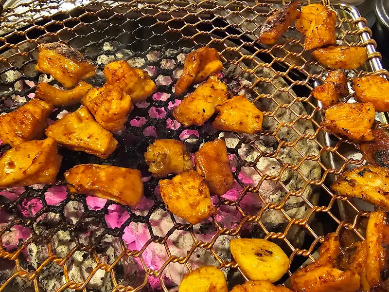 먹기 좋게 잘라진 특양구이