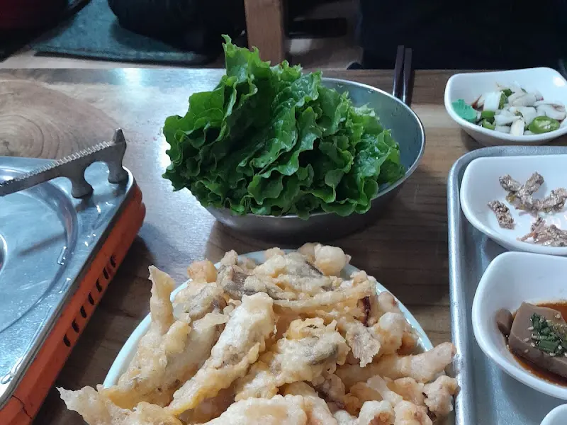 황실이 튀김과 쌈 채소