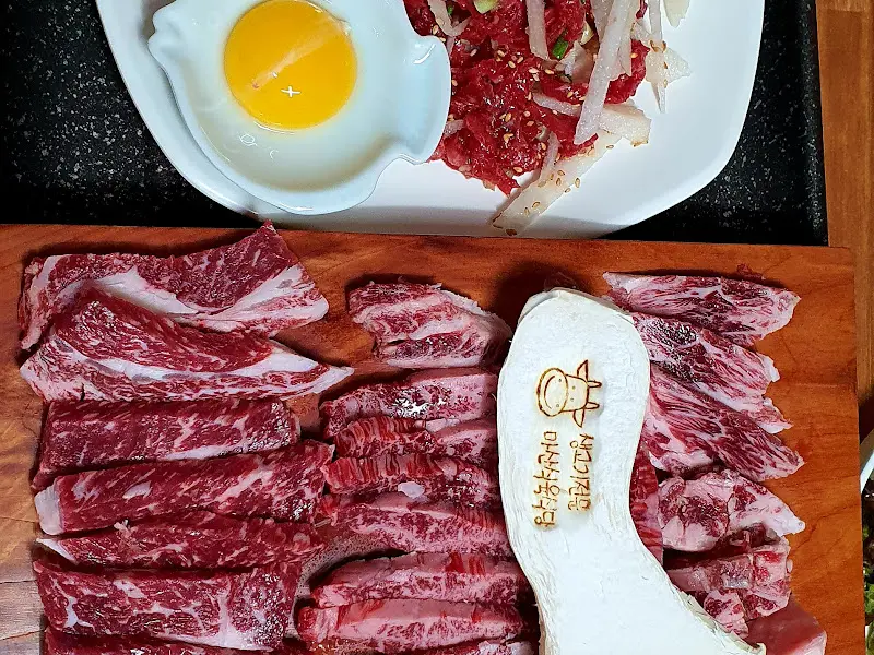 육회와 소고기의 조화