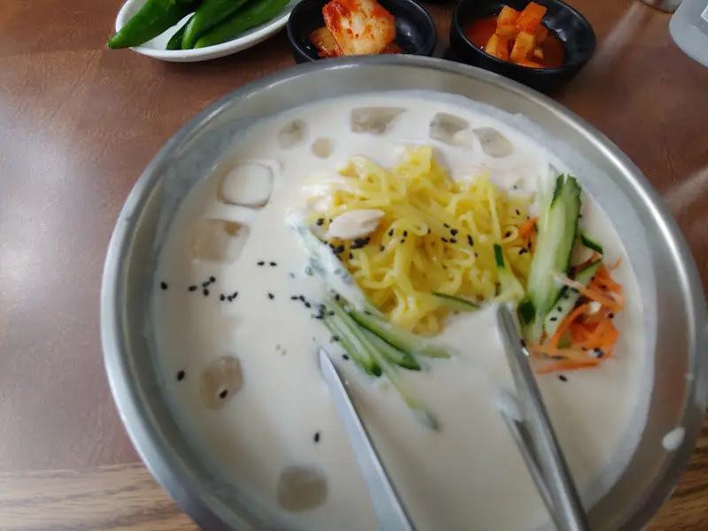 시원한 콩국수
