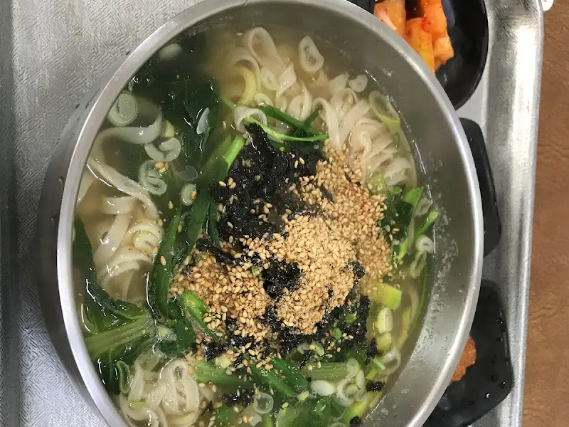 푸짐한 들깨칼국수