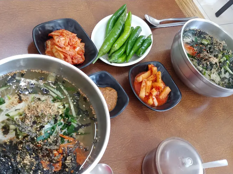 콩국수와 곁들임 반찬