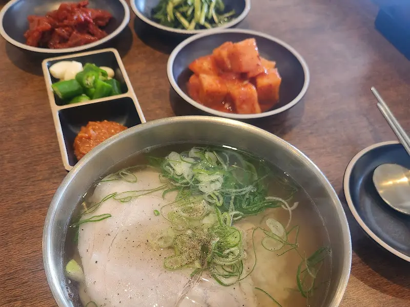 청곰탕과 반찬들